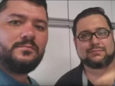 Dá um filme essa História: Patrão e Empregado depois de 10 trabalhando juntos descobrem serem irmãos Irmãos separados na infância descobrem laço de sangue após 10 anos trabalhando como patrão e empregado — Foto: Extra Globo