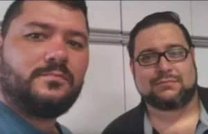 Dá um filme essa História: Patrão e Empregado depois de 10 trabalhando juntos descobrem serem irmãos Irmãos separados na infância descobrem laço de sangue após 10 anos trabalhando como patrão e empregado — Foto: Extra Globo