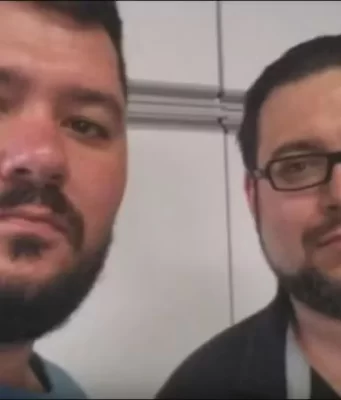 Dá um filme essa História: Patrão e Empregado depois de 10 trabalhando juntos descobrem serem irmãos Irmãos separados na infância descobrem laço de sangue após 10 anos trabalhando como patrão e empregado — Foto: Extra Globo